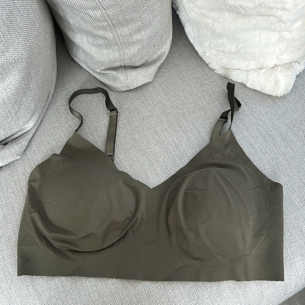 True Body NWT Triangle Convertible Bralette
